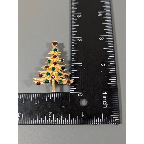 Vintage MYLU Christmas Tree Brooch Red Green Rhinestone Signed Gold Tone - Picture 6 of 6